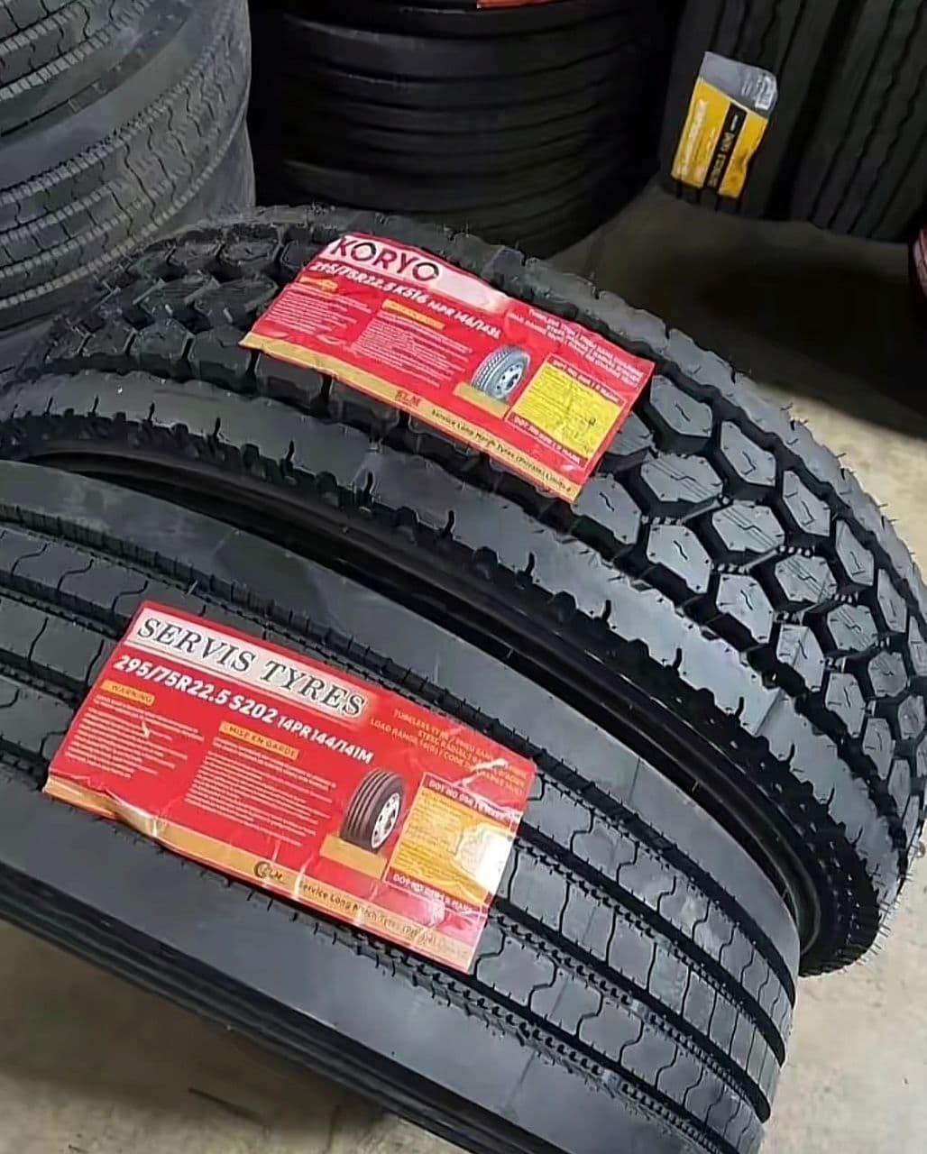 HEAVY-DUTY 295/75R22.5 DRIVE TIRES