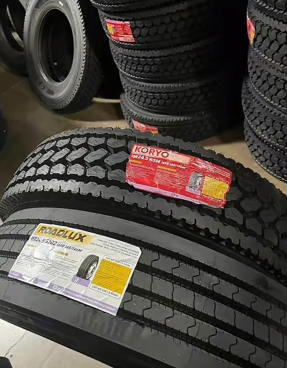 HEAVY-DUTY 295/75R22.5 DRIVE TIRES thumbnail 4