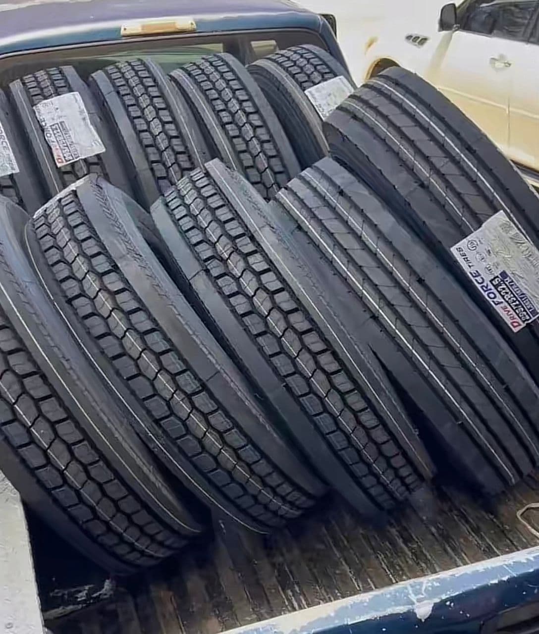HEAVY-DUTY 295/75R22.5 DRIVE TIRES thumbnail 5