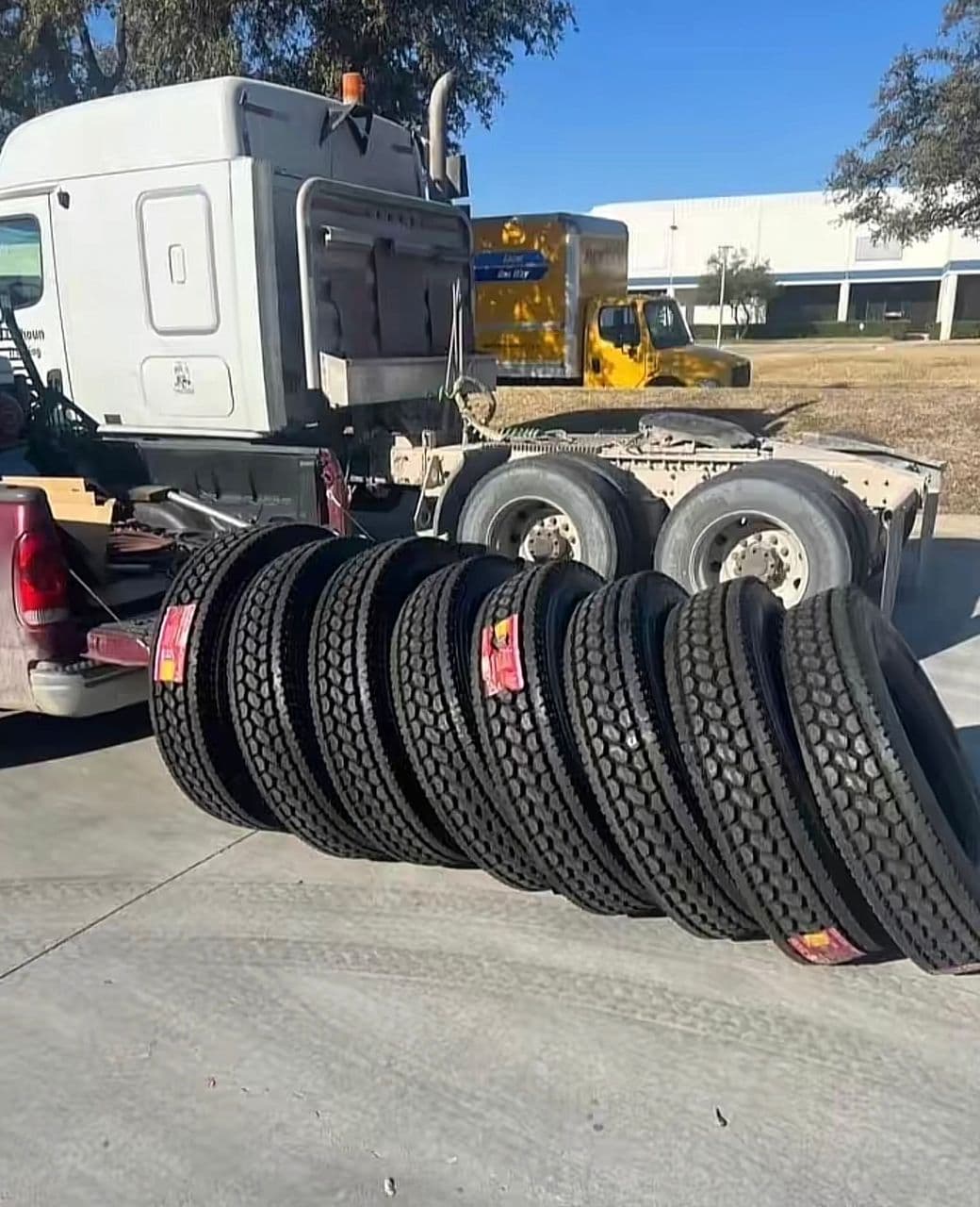 HEAVY-DUTY 295/75R22.5 DRIVE TIRES thumbnail 6