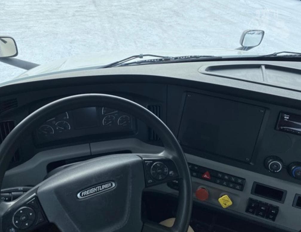 Freightliner Cascadia 126 thumbnail 4
