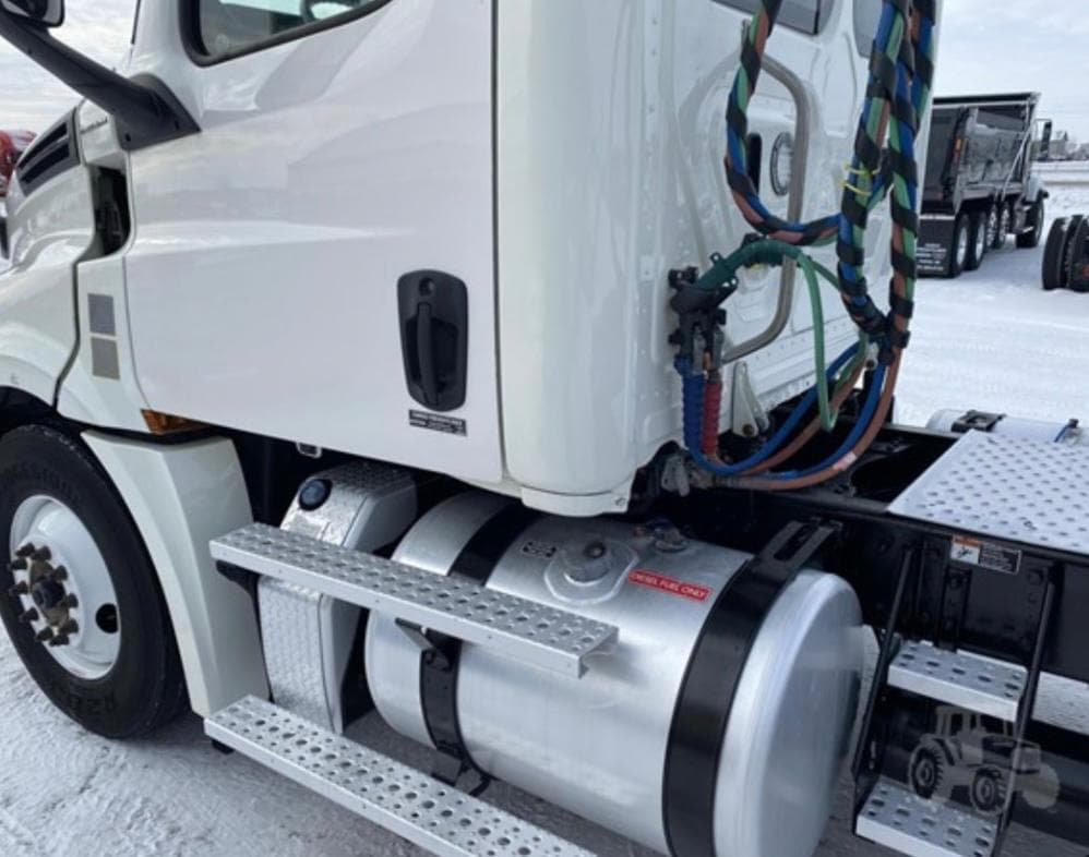 Freightliner Cascadia 126 thumbnail 6