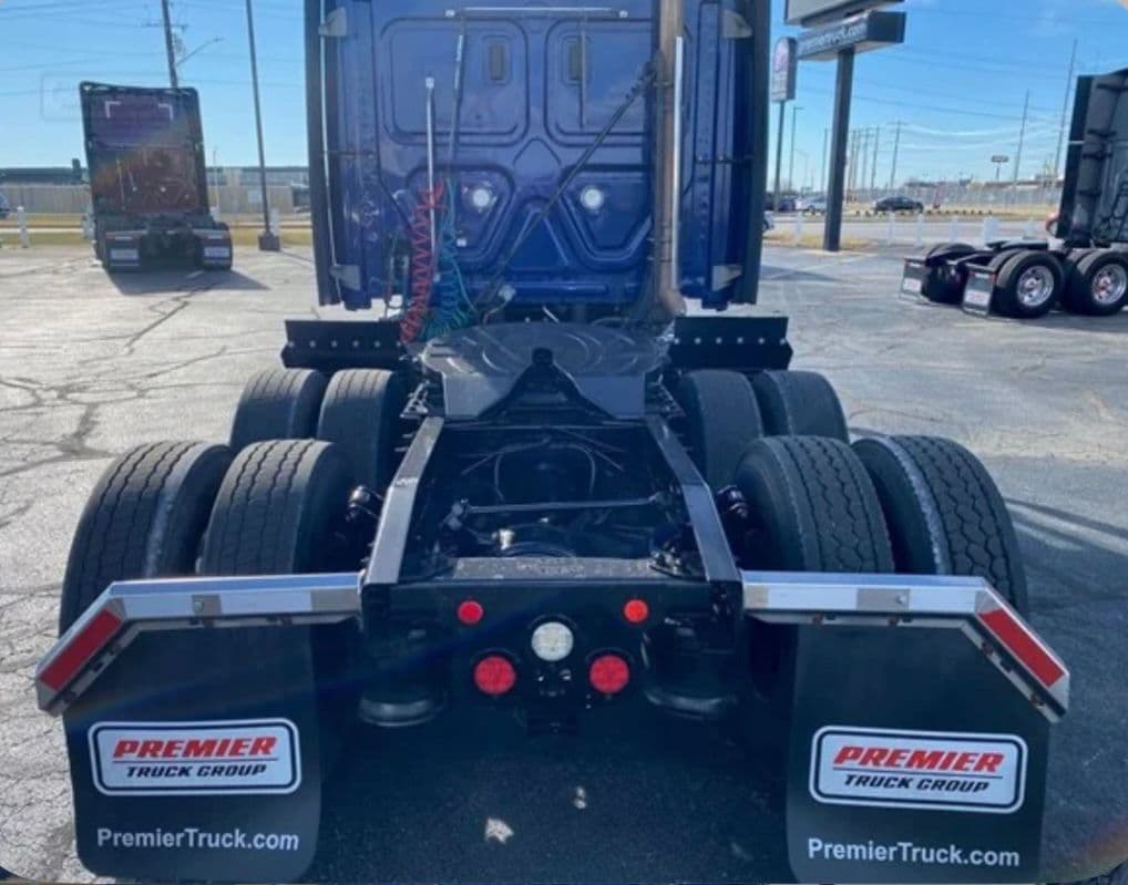 Freightliner Cascadia 126 thumbnail 10