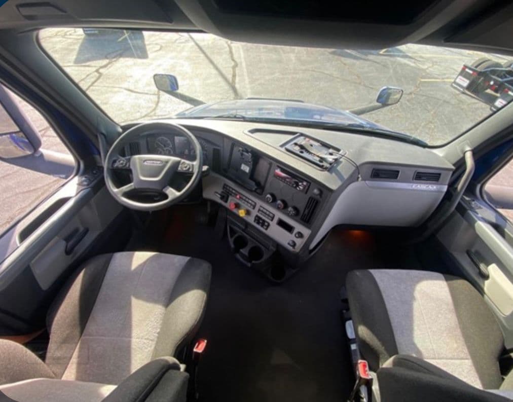 Freightliner Cascadia 126 thumbnail 14