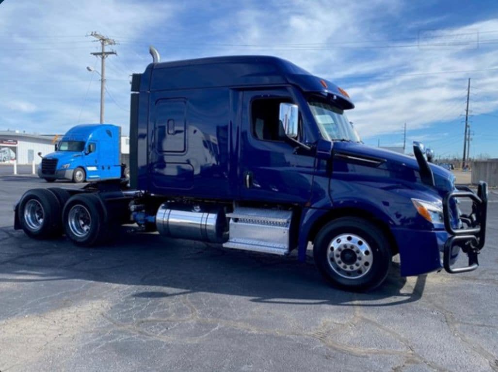 Freightliner Cascadia 126 thumbnail 2