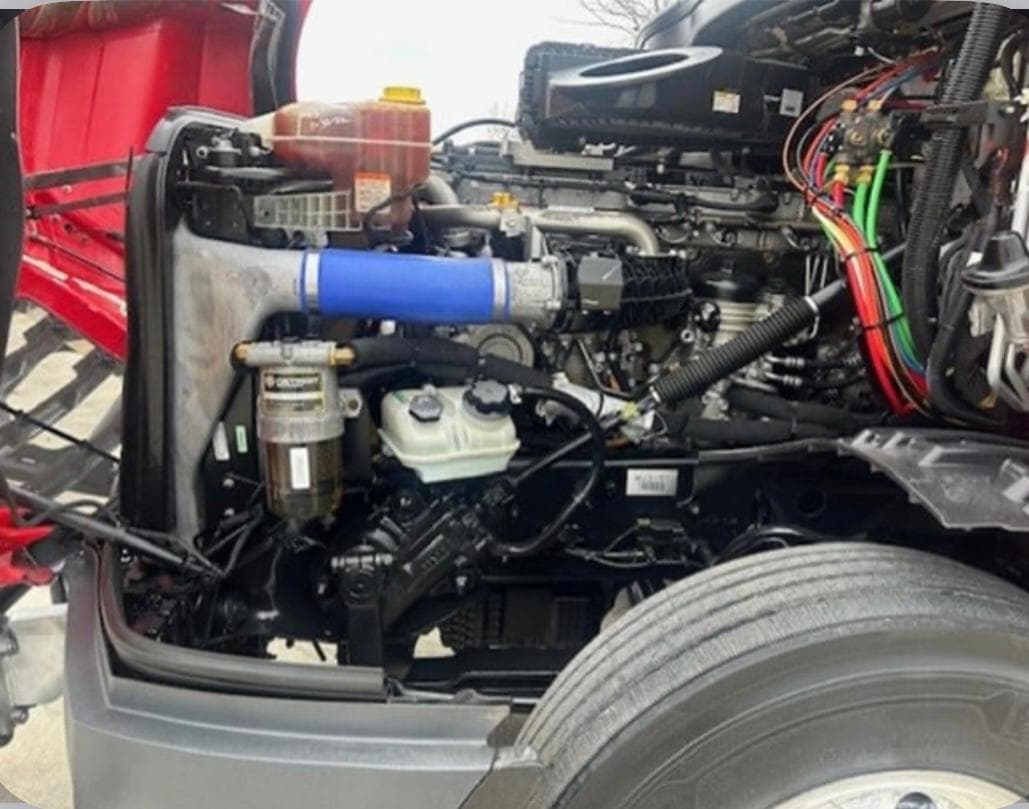 Freightliner Cascadia 126 thumbnail 2