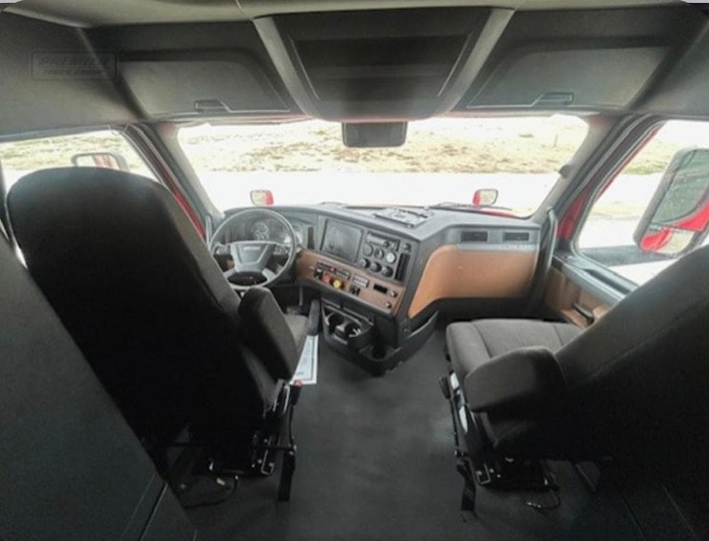 Freightliner Cascadia 126 thumbnail 6