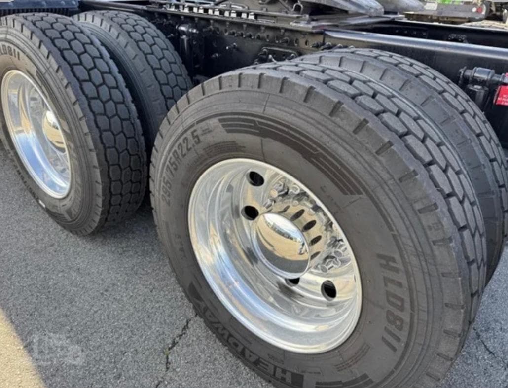 Volvo VNL64T760 thumbnail 17