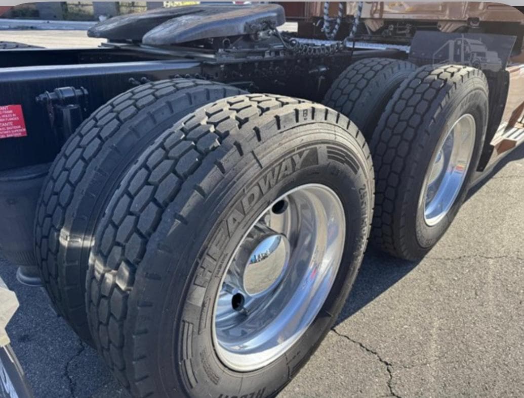 Volvo VNL64T760 thumbnail 19