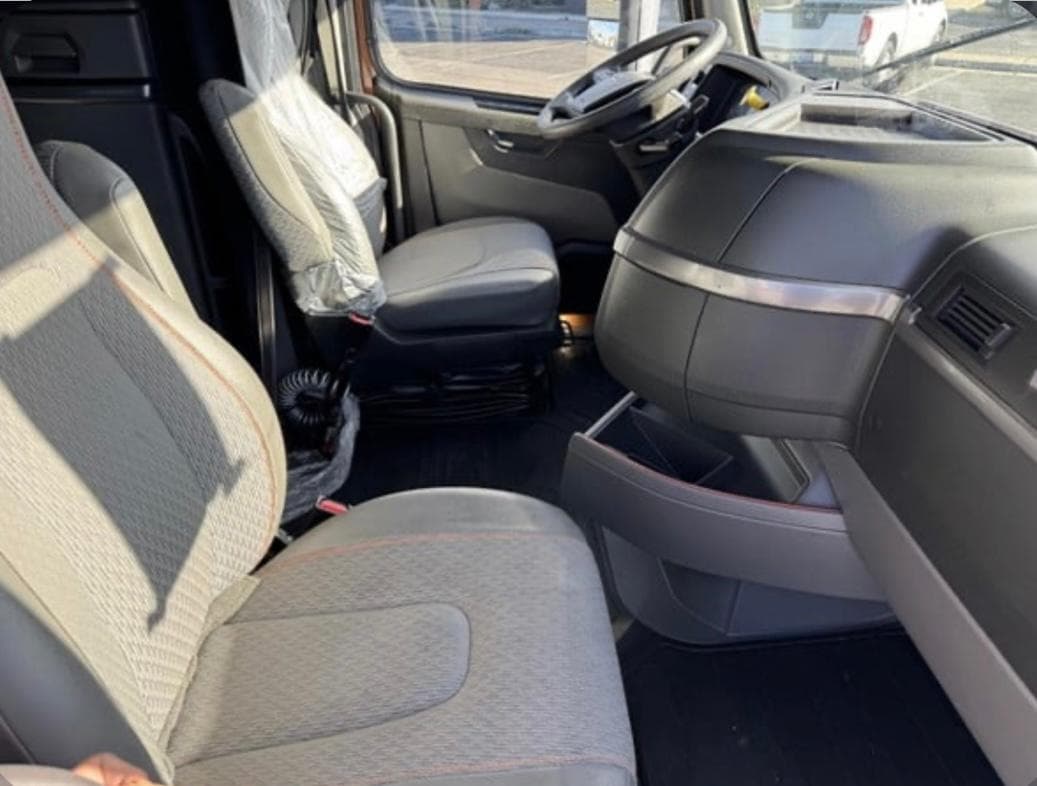 Volvo VNL64T760 thumbnail 2