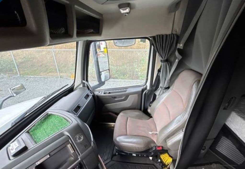 Volvo VNL64T760 thumbnail 12