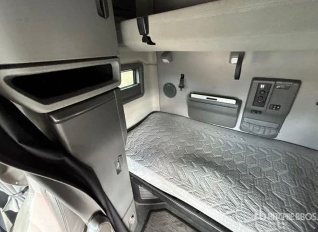 Volvo VNL64T760 thumbnail 9