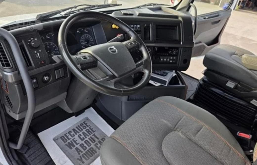 Volvo VNL64T760 thumbnail 3