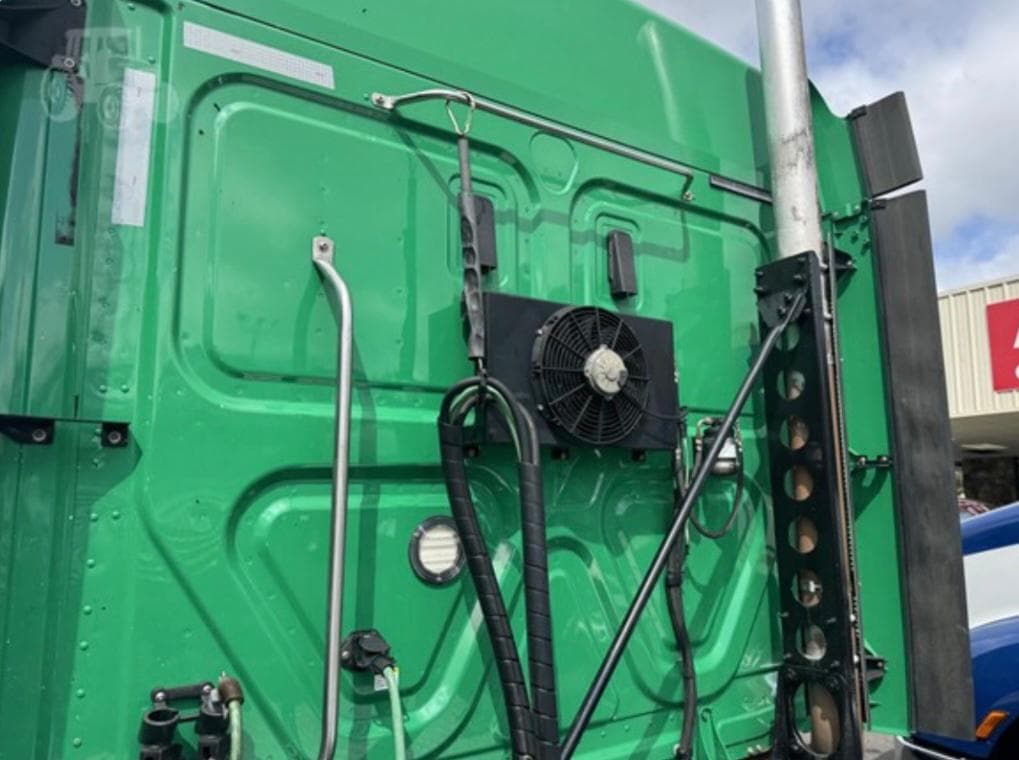 Freightliner Cascadia 126 thumbnail 10