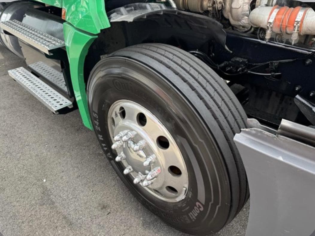 Freightliner Cascadia 126 thumbnail 3