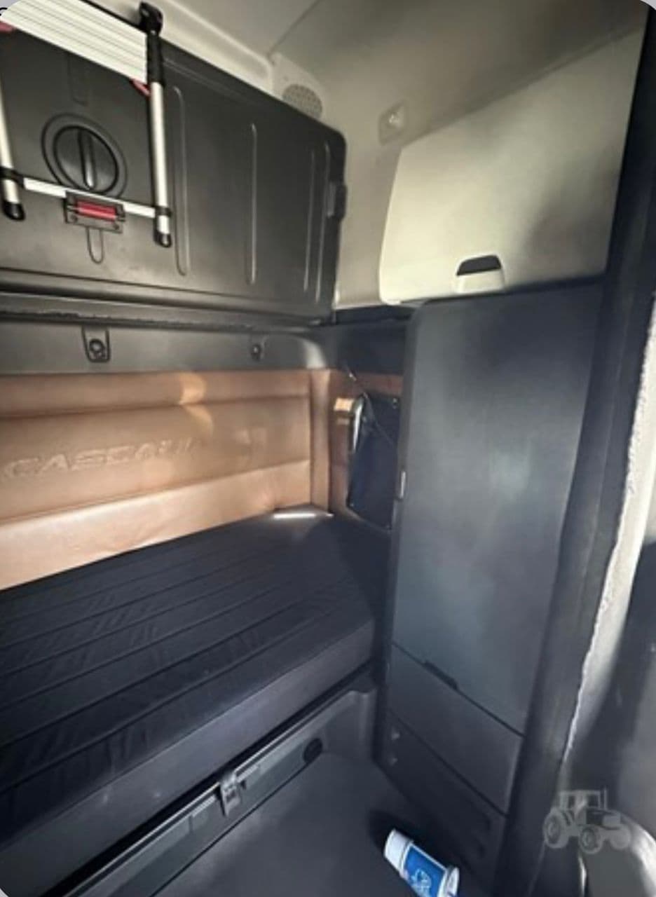 Freightliner Cascadia 126 thumbnail 5