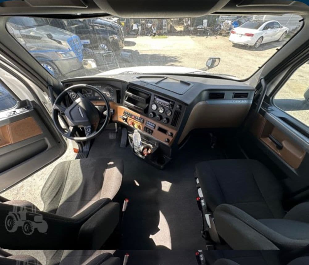 Freightliner Cascadia 126 thumbnail 6