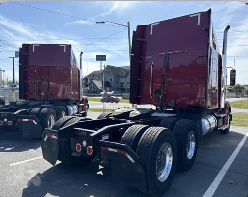 Freightliner 122SD thumbnail 3