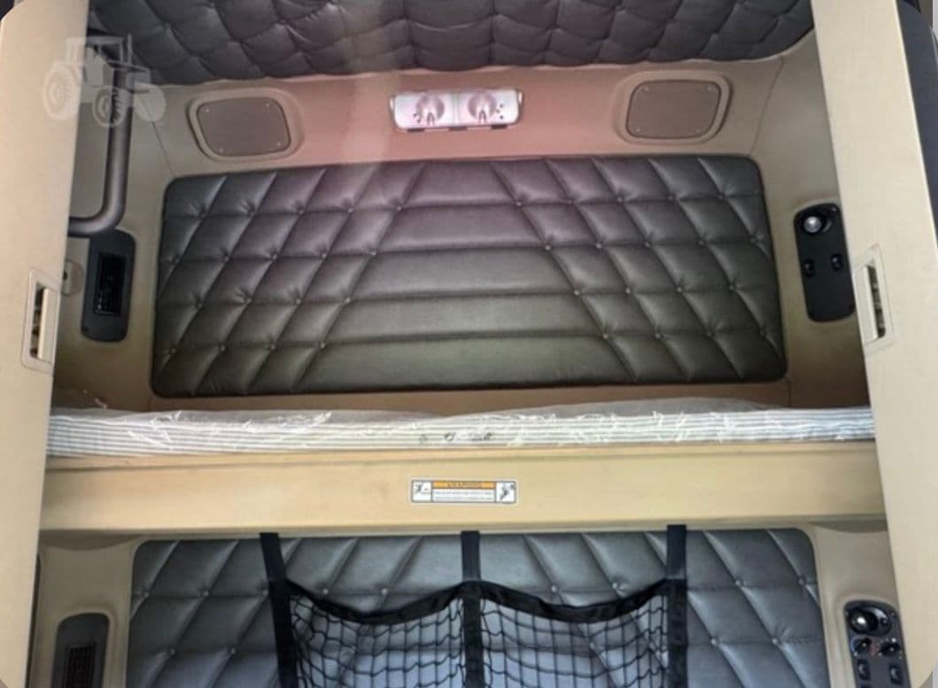 Freightliner 122SD thumbnail 8