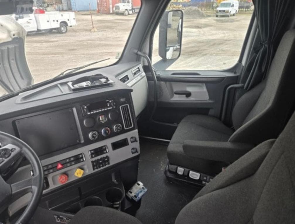 Freightliner Cascadia 126 thumbnail 25