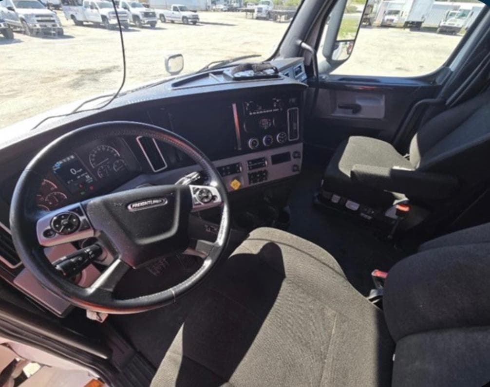 Freightliner Cascadia 126 thumbnail 26