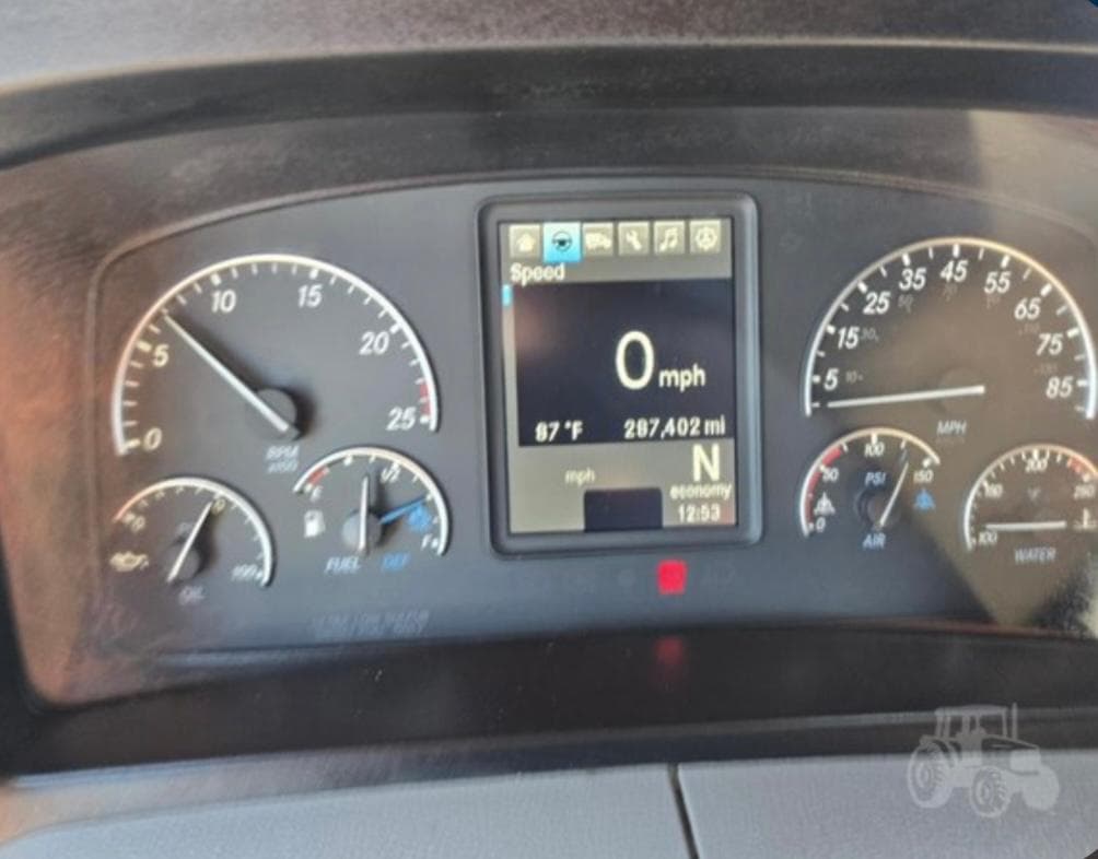 Freightliner Cascadia 126 thumbnail 3