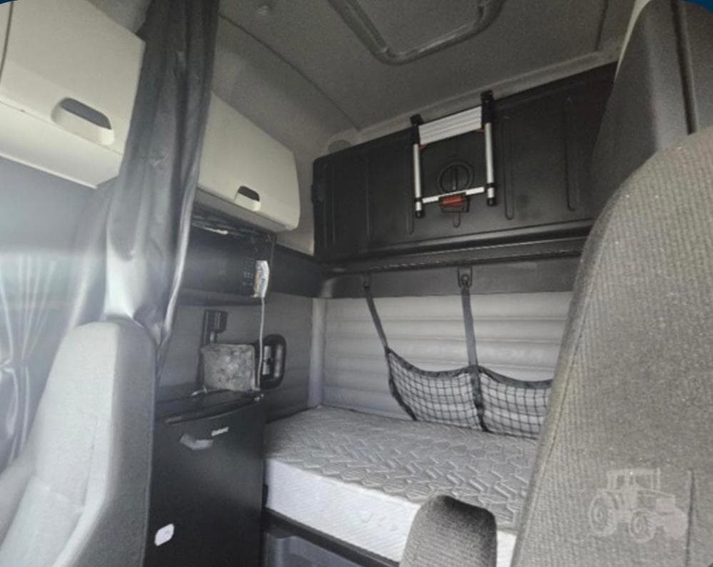 Freightliner Cascadia 126 thumbnail 6