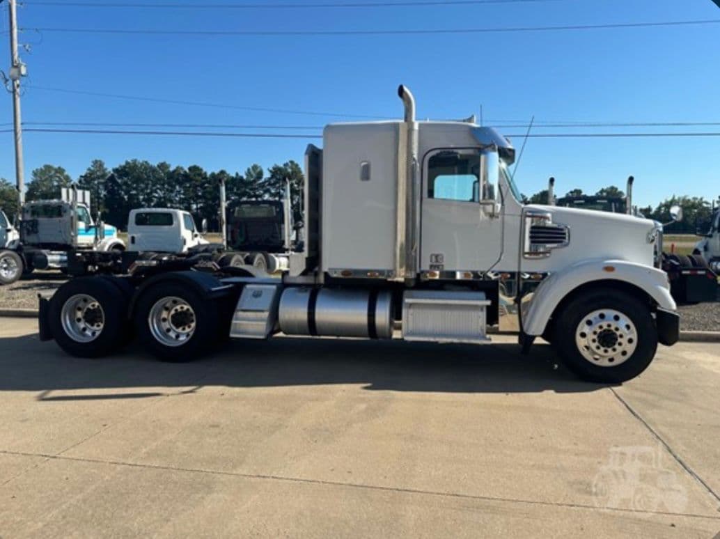 Freightliner 122SD thumbnail 3