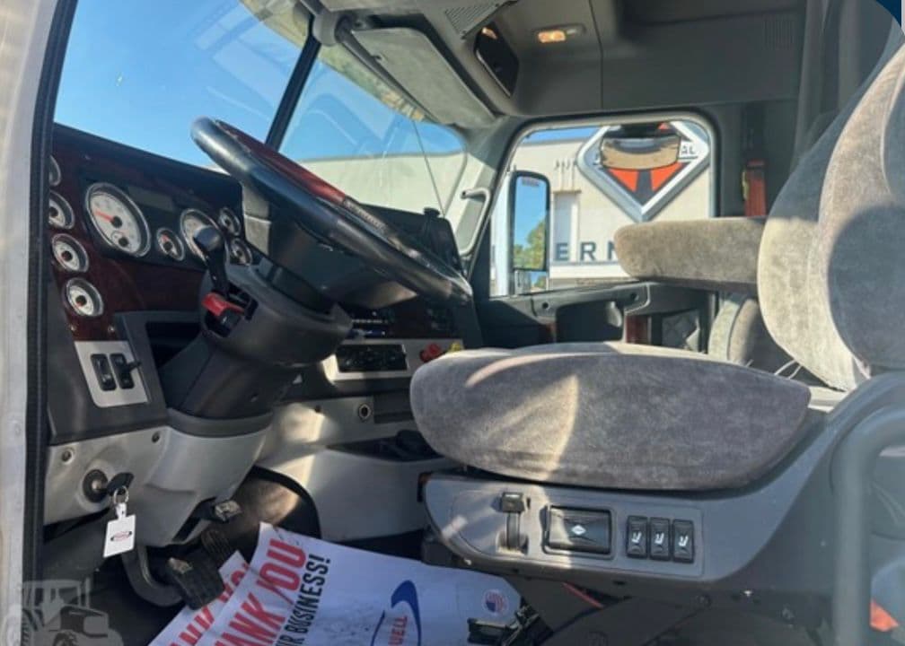 Freightliner 122SD thumbnail 6