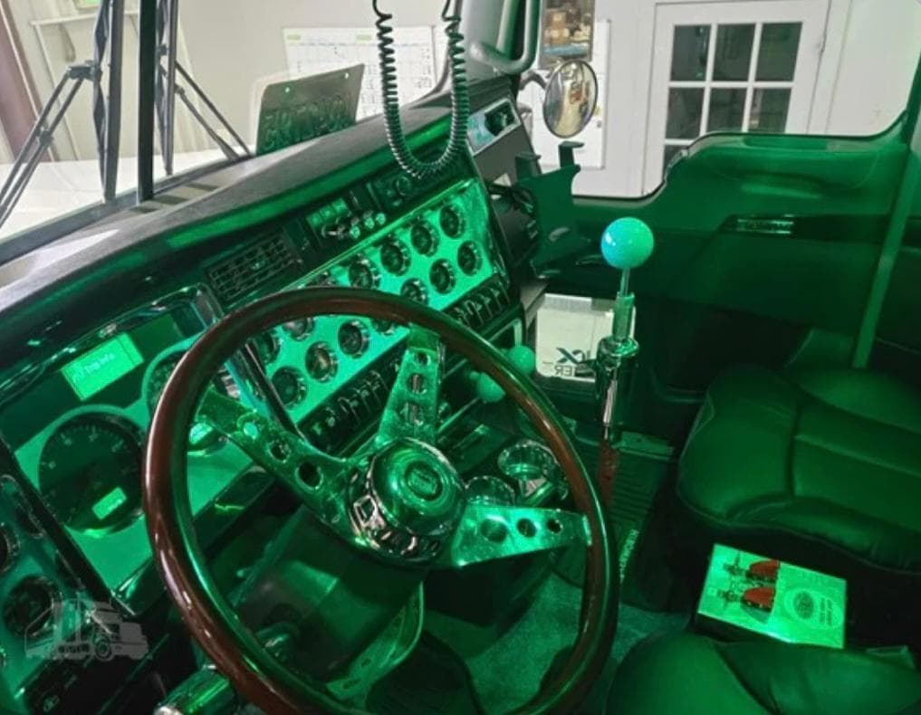 Kenworth W900L thumbnail 10