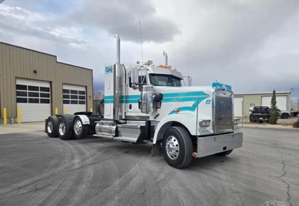 Kenworth W900L thumbnail 2