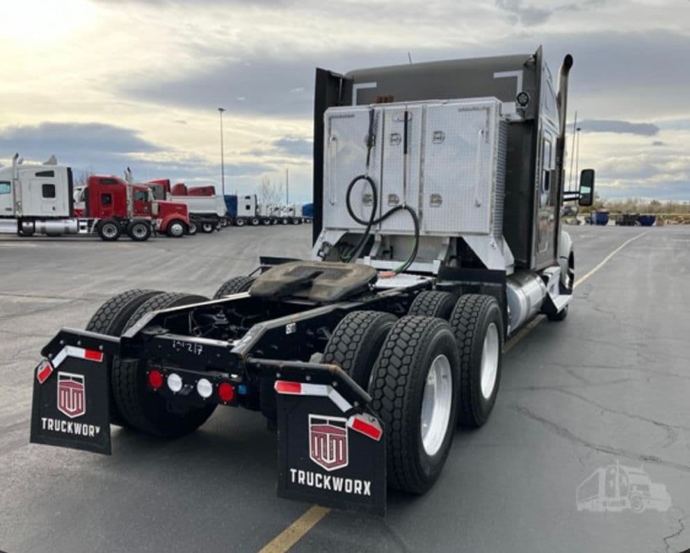 Kenworth T680 thumbnail 3