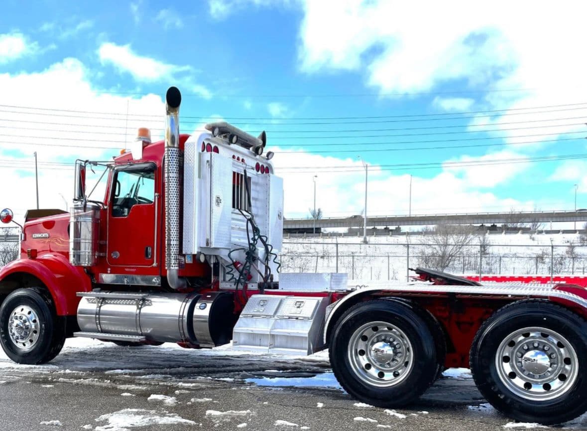 Kenworth W900 Extended Day Cab thumbnail 4