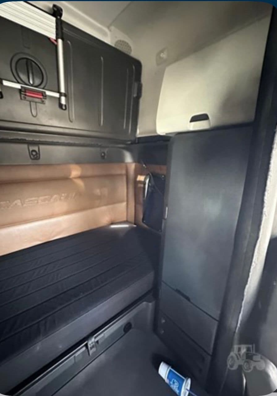 Freightliner Cascadia 126 thumbnail 5