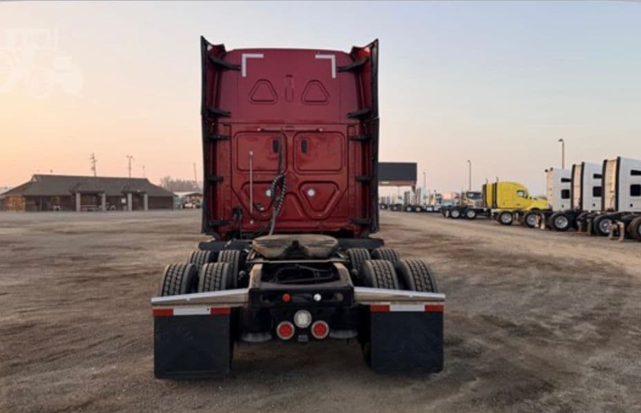 Freightliner Cascadia 126 thumbnail 11