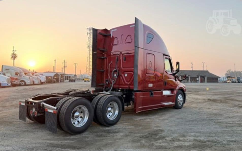 Freightliner Cascadia 126 thumbnail 3