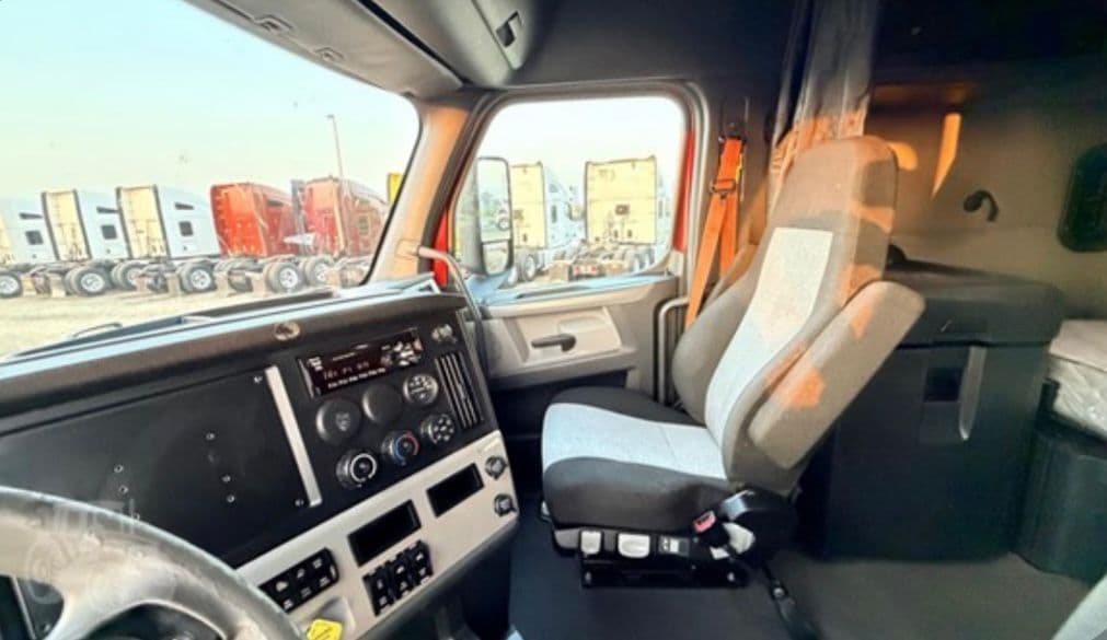 Freightliner Cascadia 126 thumbnail 6