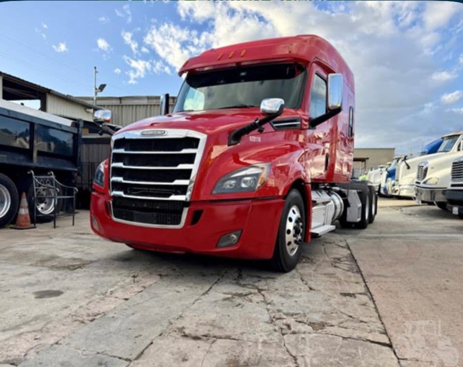 Freightliner Cascadia 126 Mid Roof