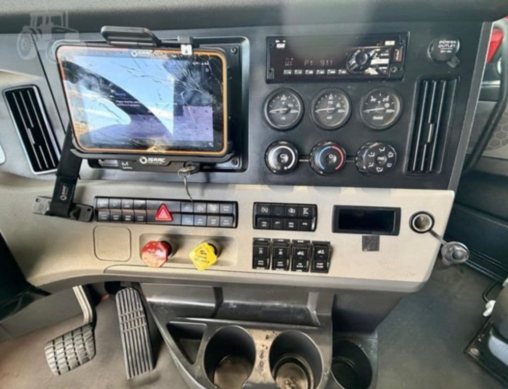 Freightliner Cascadia 126 Mid Roof thumbnail 11