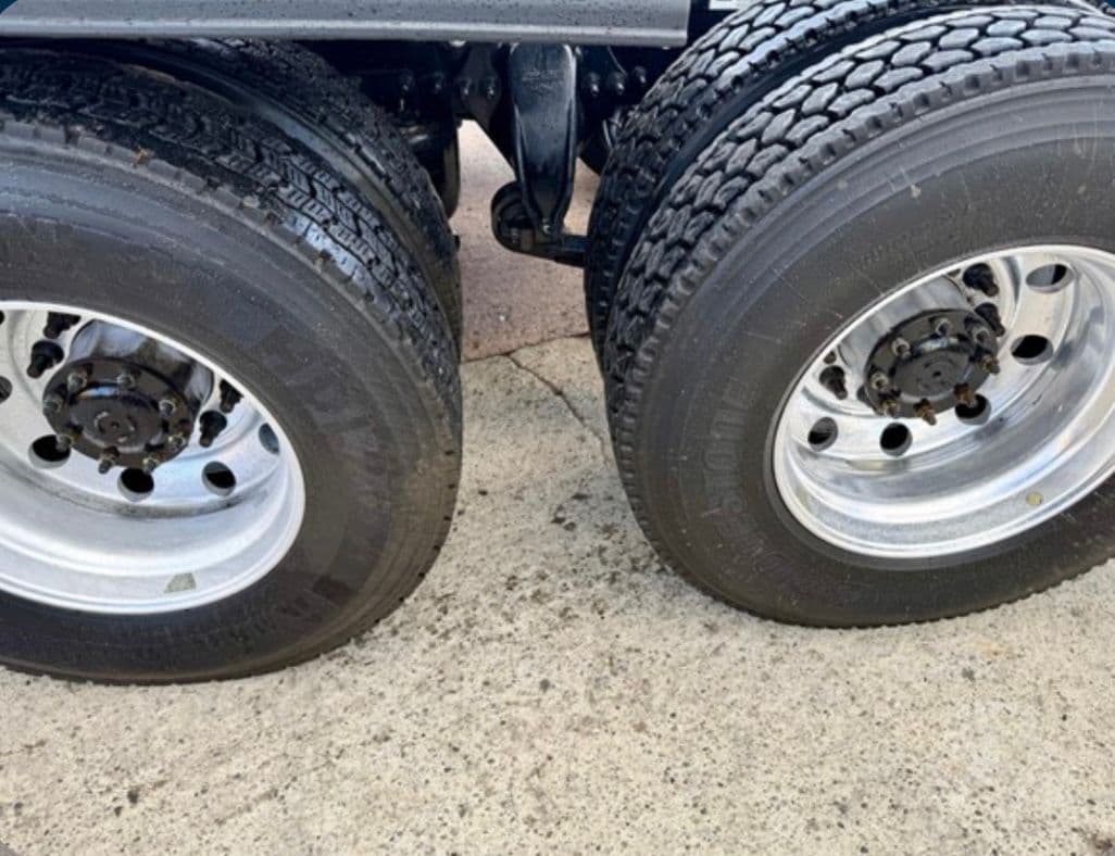 Freightliner Cascadia 126 Mid Roof thumbnail 15