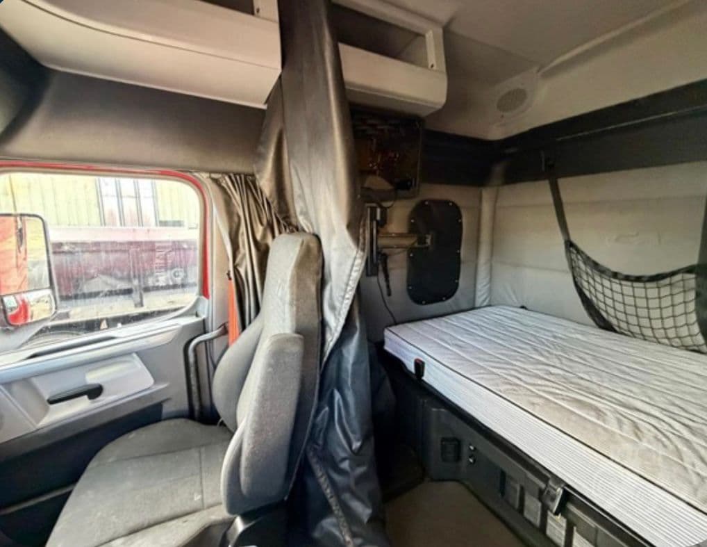 Freightliner Cascadia 126 Mid Roof thumbnail 17