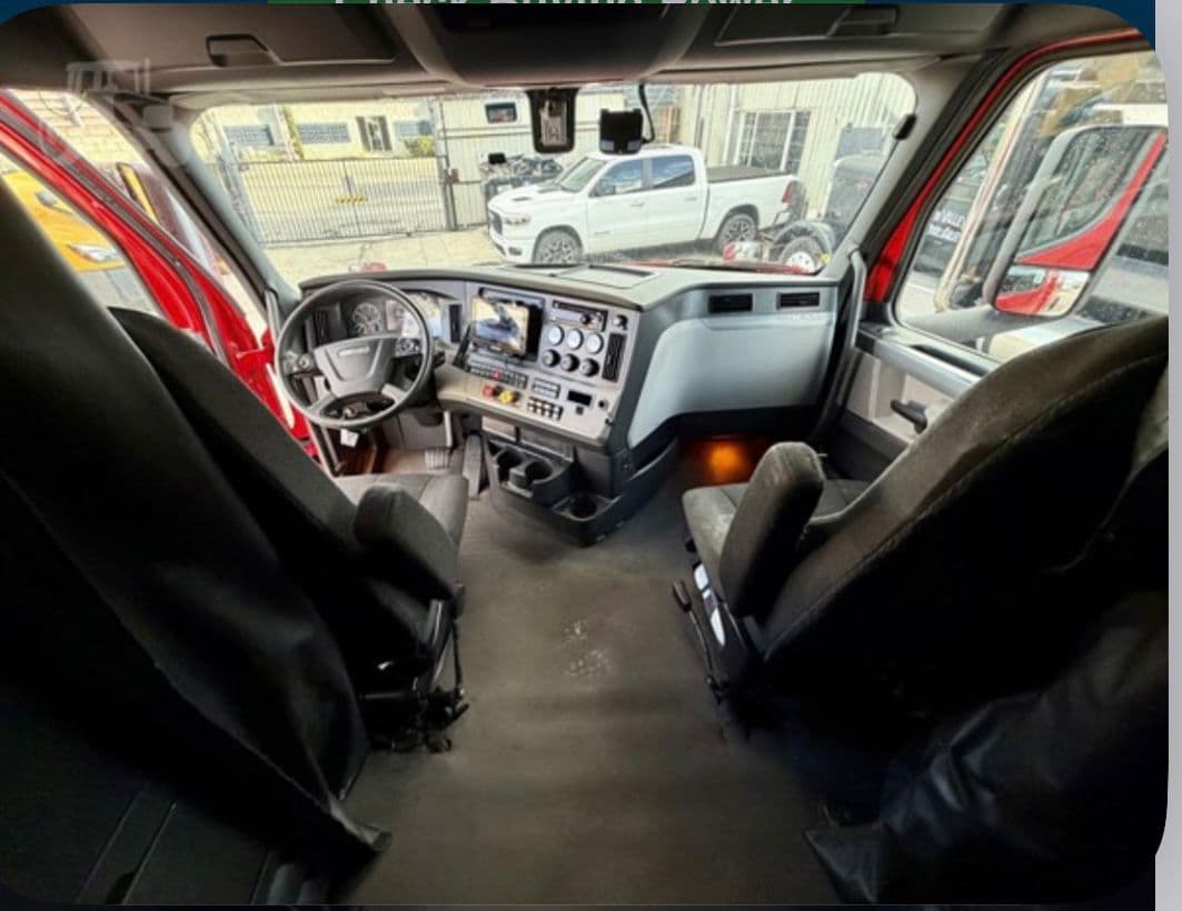 Freightliner Cascadia 126 Mid Roof thumbnail 19