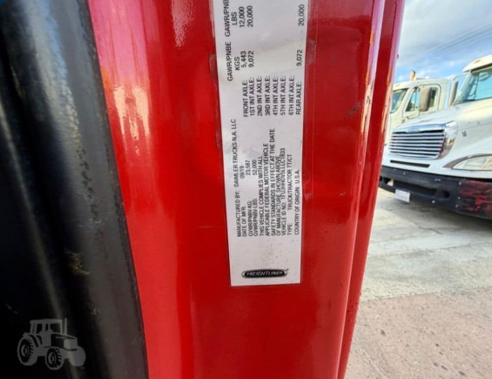 Freightliner Cascadia 126 Mid Roof thumbnail 21